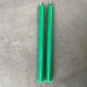 Pair of Kelly green Point a La Ligne tapered candles